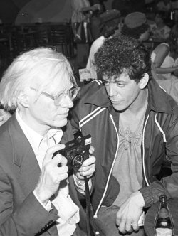 colecciones:    Andy Warhol and Lou Reed in 1978. Photo by Ebet
