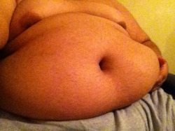 mikebigbear:  puppy-chubs:  thought Iâ€™d submit a tummy pic of my own for your blog   Mmm  Dat tummy is yummy