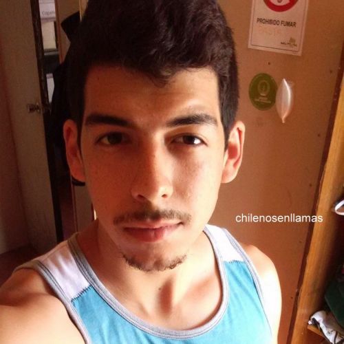 chilenosenllamas:  Víctor D. 20 años. Santiago. Que verga!