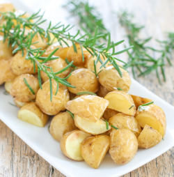 nom-food:  Crispy rosemary potatoes