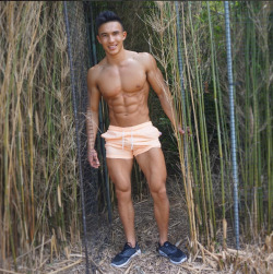 evianguy: Hawt Asian Stud! 