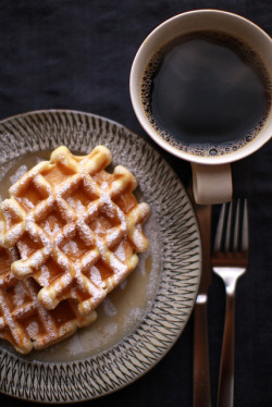 brunch, anyone? i happen to make fantastic waffels