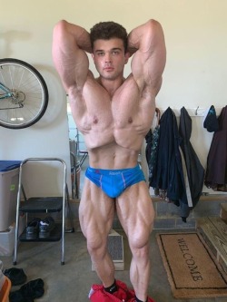 John Effer - 6 days out at 6’3 & 242lbs. 
