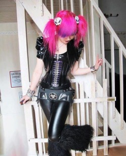 cybergoth-girls:  Cybergoth girl http://cybergoth-girls.tumblr.com/