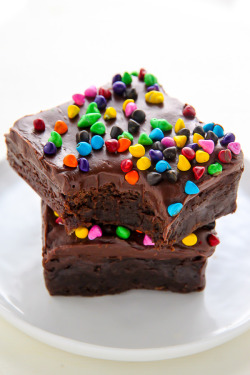 yumi-food:  Super Fudgy Chocolate Frosted Brownies 