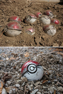 retrogamingblog:Battle-damaged Pokeballs made by TriForgedStudios