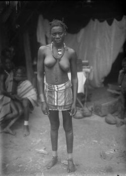 yearningforunity:  Aukan girl showing her tribal initiation marks