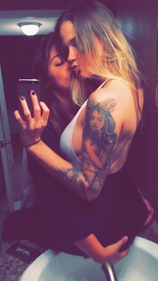 lasciamoirimpiantiaideboli:  tattoo/porn/love blog.
