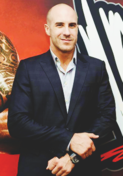 I don’t like clean shaven Cesaro! I need the stubble :P
