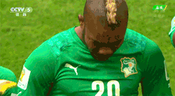 shuaitou:  Serey Die in tears during the anthem. 