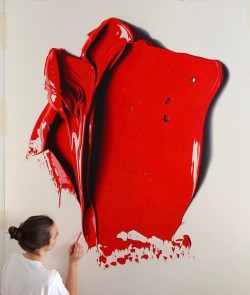 love-personal:  Hyperrealist colored pencil drawings of giant