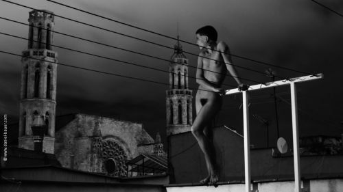 Good night from Barcelona. Nude model in front of the church Santa Maria del Mar (aka “The cathedral of the sea”). By Daniel Bauer from the blog Artistic Nude Photography…