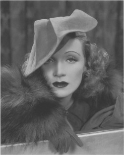 lunawoman:  Marlene Dietrich by James N Doolittle 1931 