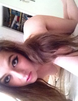 teensexdoll:  someone asked for more sexxxyyy pics I hope these