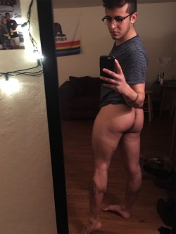 kiddoc59:  urm0ms-chesthair:  These thick thighs tho 💅🏽