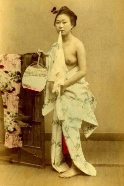 Topless Japanese geisha. Via Okinawa Soba.