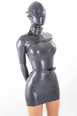 lacemetiter:Latex cum protection dress with hood.