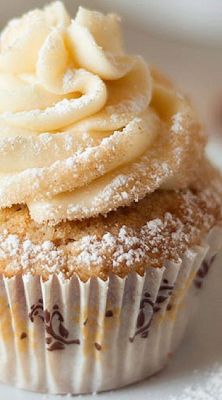 fullcravings:  Streusel Topped French Toast Cupcakes with Maple