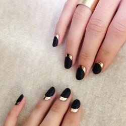 theillustratednail:  ⬛️BLACK ⬛️ AND ✨✨GOLD✨✨
