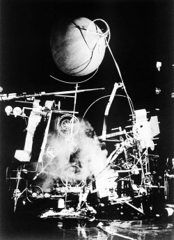 post-impressionisms: Homage to New York, Jean Tinguely. 1960.