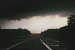 se17enteen:  a storm’s edge by wanderingstoryteller on Flickr.