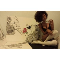 nostalgic-souls:  Art dealer chick…  😍😍