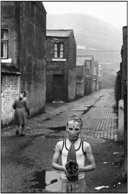  Martine Franck Tyne and Wear county. Village of Skinningrove.