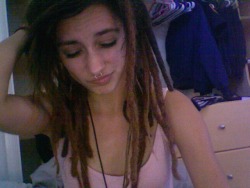 hoot-hoot-im-an-owl:  Got me dreads all in :3