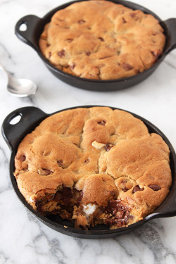 do-not-touch-my-food:  S’more Pizza Cookies 