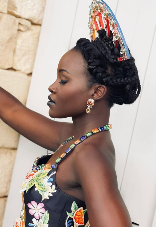 accras:  Lupita in Dolce & Gabbana  