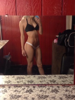 yamcans:  willowraith:  Muscle progress though. Proud of my stomach
