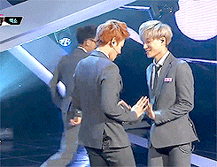  Everyone,let’s just take a moment to look at Jongin’s expression.