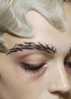 neogrotesque:  Yohji Yamamoto S/S2015 beauty 