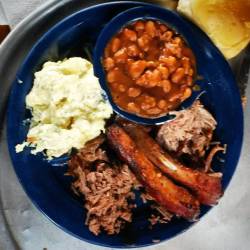 One last #BBQ plate before I leave Texas… #foodie #foodporn