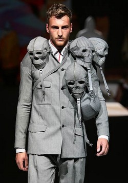 monsieurcouture:  monsieurcouture:  Aitor Throup   MONSIEURCOUTURE