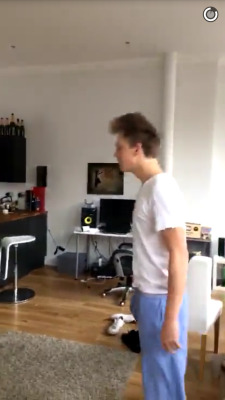 joe-sugg-lover:  Caspar Lee’s bulge on SnapchatFor more check