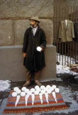 likeafieldmouse:  David Hammons - Bli-zaard Ball Sale (1983)