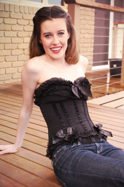 mmmm-corsets:  Goes surprisingly well with jeans!