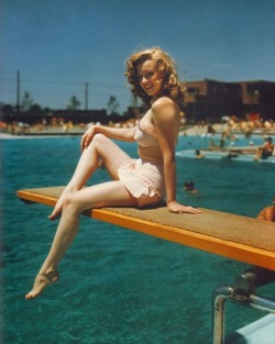 lostinhistorypics:Marilyn Monroe at Jones Beach, 1949