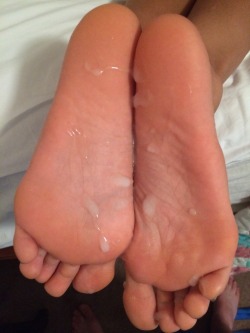 socal-soles:  For those who wanted to see cum on my soles :)