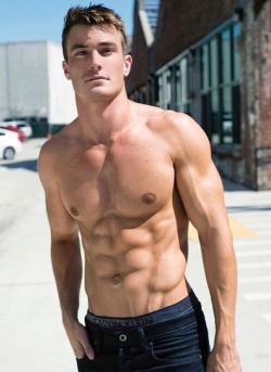 i-suck-perfectly:  tmblrish:  Trainer and Instagram Celeb Vince