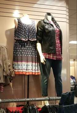 gynocieum:  These mannequins are a lesbian couple 