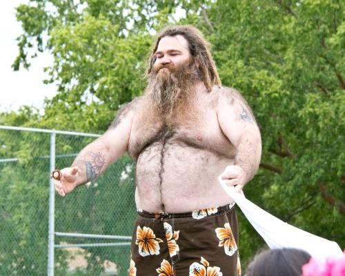 bigbearrider:  thebarberbear:  Very hug-able dude!Follow http://thebarberbear.tumblr.com/  Mmmmm Iâ€™m in love now. Such a hot big furry bear  Not for me. If you look like you live in the woods, that’s where you need to be.