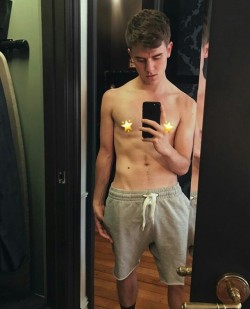 hotfamousmen:  Connor Franta