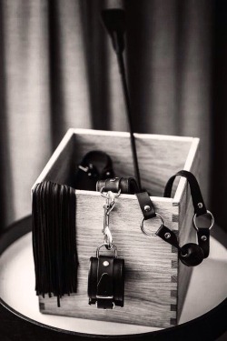 coyote-dreamed:  thecolonelskitten:  Pandora’s box  What’s