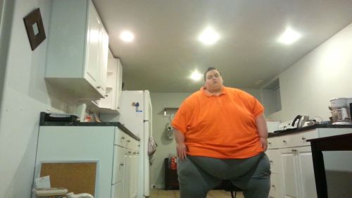 gordo4gordo4superchub:  fatbellyfetish91:  730lb 21 y\o  Hot  Canada is looking pretty good right now