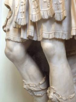 artfreyparis:    La jupe est un des premiers styles connus de