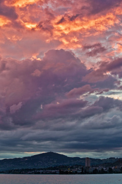 theoceanrolls:  Sunset and clouds in Montreux (by lostin4tune)