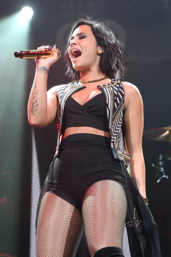 demifeatharry:    Jingle Ball Tampa - 19/12   