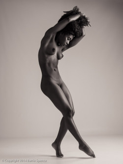 papillondorphoto:500pxpopularnude:  Faith Obae - studio nude